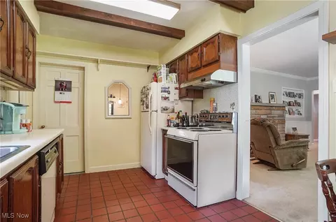 Kitchen - 2829 Lee Rd, Silver Lake, OH 44224 photo 3 of 5