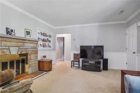 Living - 2829 Lee Rd, Silver Lake, OH 44224 photo 2 of 5