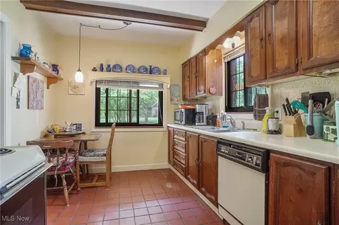 Kitchen - 2829 Lee Rd, Silver Lake, OH 44224 photo 4 of 5