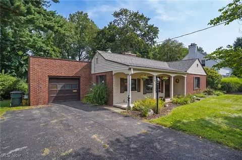 Exterior - 2829 Lee Rd, Silver Lake, OH 44224 photo 6 of 8