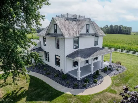 2543 E Moreland Rd, Fredericksburg, OH 44627