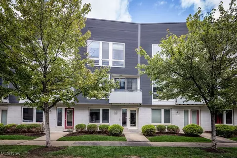 1260 W 73rd St, Cleveland, OH 44102