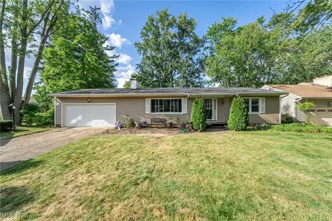 112 Wesleyan Ct, Elyria, OH 44035