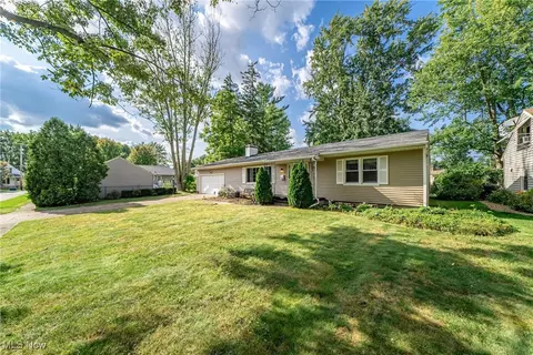 112 Wesleyan Ct, Elyria, OH 44035 photo 2