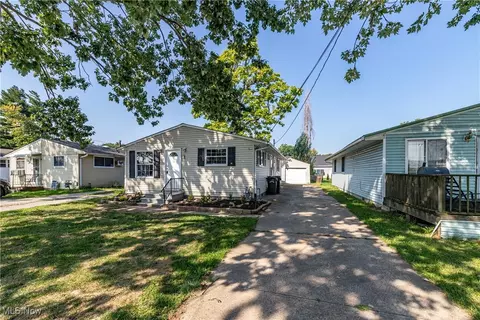 693 Abbe Rd S, Elyria, OH 44035