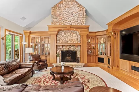 Living - 7232 Castle Pine Dr, Solon, OH 44139 photo 3 of 4