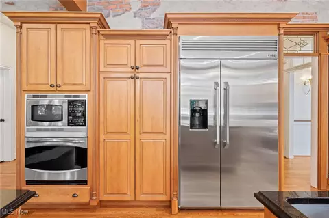 Kitchen - 7232 Castle Pine Dr, Solon, OH 44139 photo 4 of 6