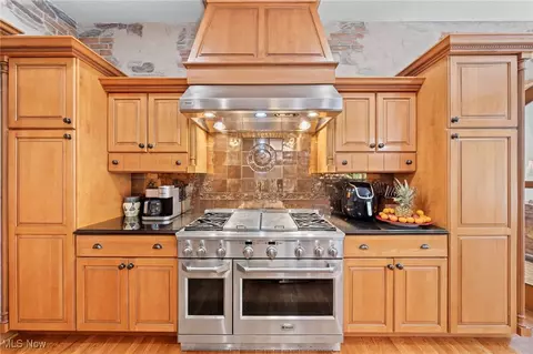 Kitchen - 7232 Castle Pine Dr, Solon, OH 44139 photo 2 of 6