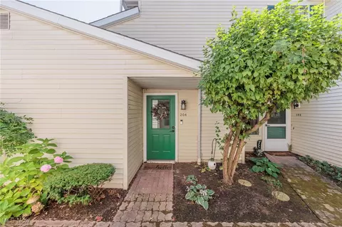 6151 Center St #204, Mentor, OH 44060
