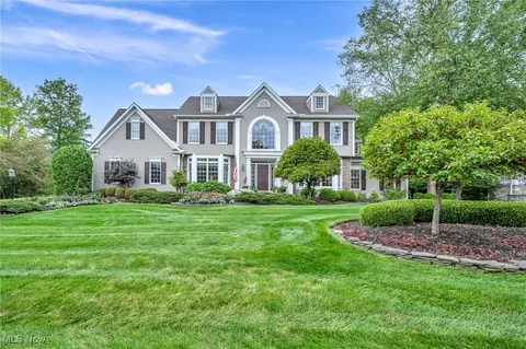 8024 Majestic Oaks Trl, Broadview Heights, OH 44147