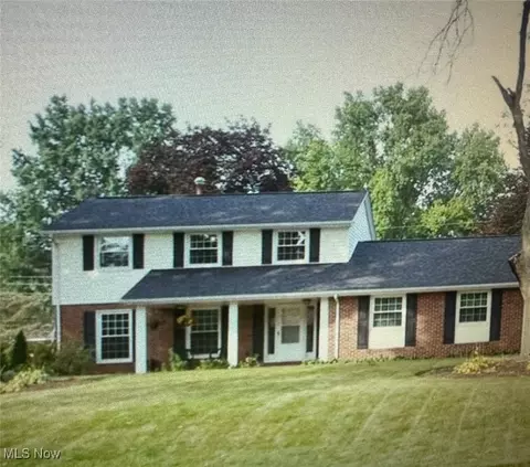 2984 Chaucer Dr NE, Canton, OH 44721