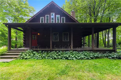 6352 Metz Rd, New Middletown, OH 44442