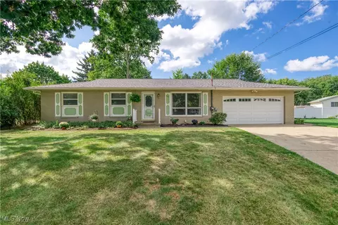 443 Gloria Cir NW, Canal Fulton, OH 44614