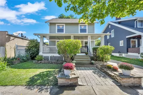 2015 Elmwood Ave, Lakewood, OH 44107