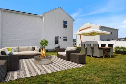 Exterior - 346 River Run Dr, Elyria, OH 44035 photo 3 of 4