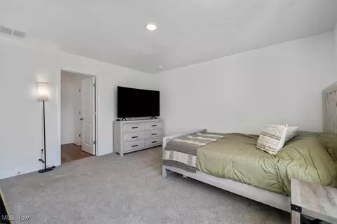 Bedroom - 346 River Run Dr, Elyria, OH 44035 photo 2 of 4