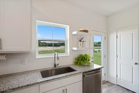 Kitchen - 346 River Run Dr, Elyria, OH 44035 photo 6 of 6