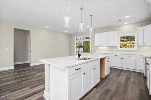 40094 Ryan Ct, Elyria, OH 44035 photo 4