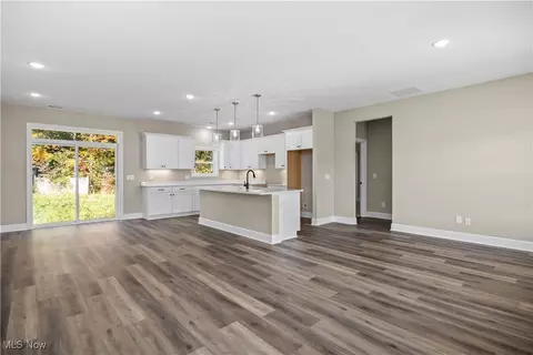 40094 Ryan Ct, Elyria, OH 44035 photo 9