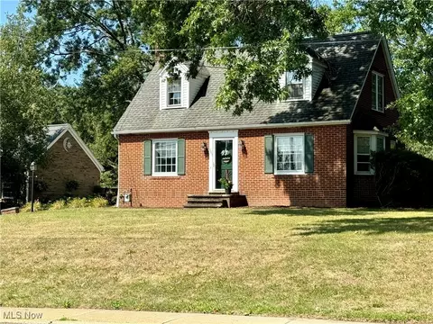 661 S Prospect Ave, Hartville, OH 44632