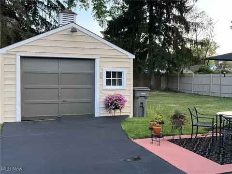 Exterior - 1665 Everett Ave, Poland, OH 44514 photo 4 of 5
