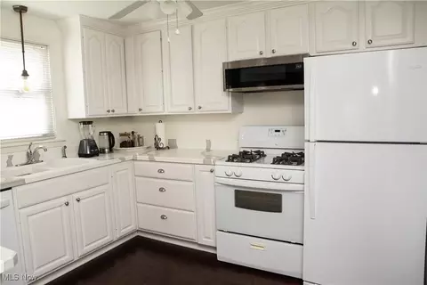 Kitchen - 1665 Everett Ave, Poland, OH 44514 photo 1 of 2