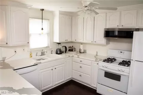 Kitchen - 1665 Everett Ave, Poland, OH 44514 photo 2 of 2