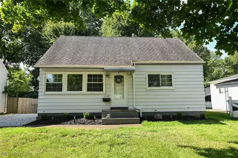1088 Breckenridge St, Akron, OH 44314