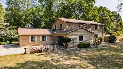 925 51st St, Vienna, WV 26105