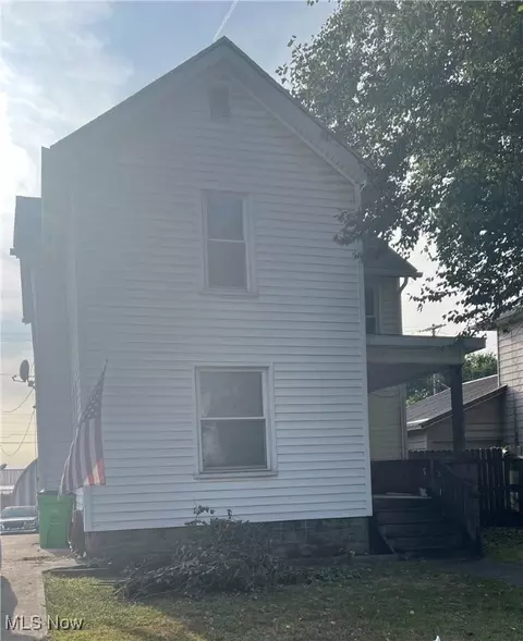 137 N 15th St, Coshocton, OH 43812