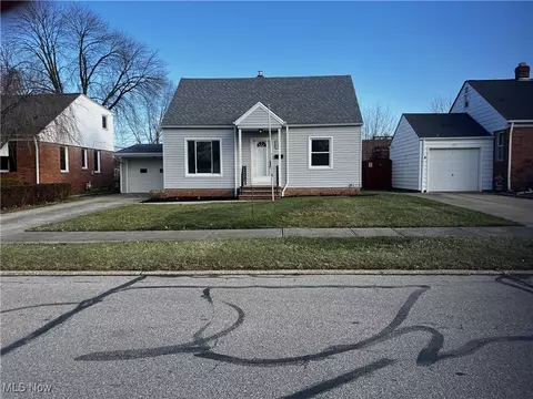 223 E 326th St, Eastlake, OH 44095