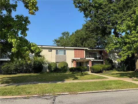 1414 Golden Gate Blvd #101, Mayfield Heights, OH 44124
