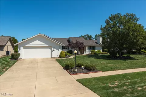 8961 Longbrook Dr, North Ridgeville, OH 44039