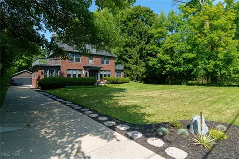 2624 Lee Rd, Cleveland Heights, OH 44118