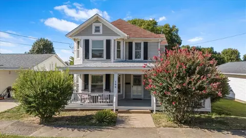 106 W 8th St, Williamstown, WV 26187