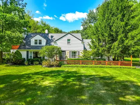 140 Meadowhill Ln, Moreland Hills, OH 44022