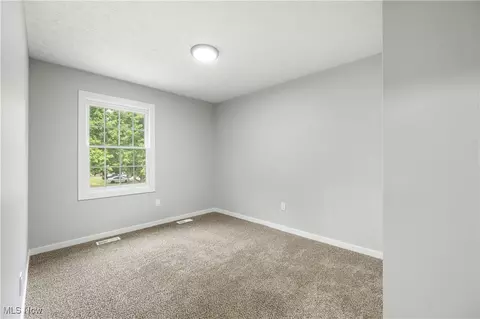 2834 Robindale Ave, Akron, OH 44312 photo 12
