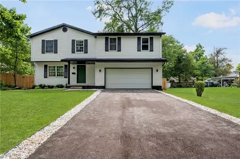 2834 Robindale Ave, Akron, OH 44312