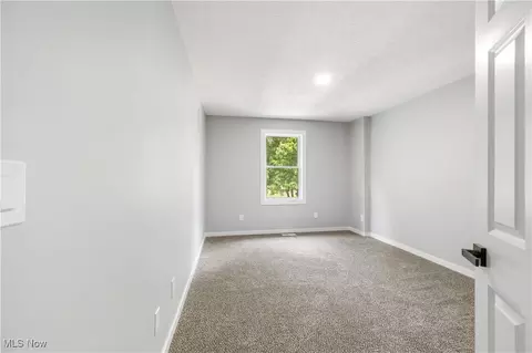 2834 Robindale Ave, Akron, OH 44312 photo 9