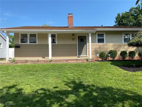 6261 Springwood Rd, Parma Heights, OH 44130