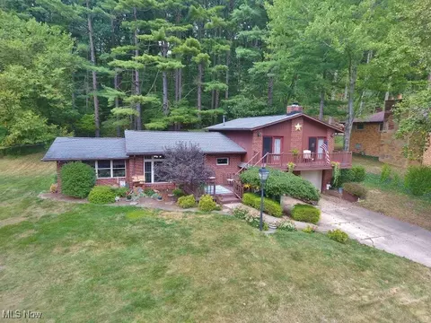 9161 Hillside Dr NE, Mineral City, OH 44656