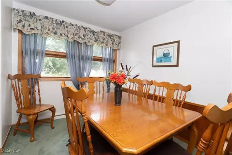 Dining - 6989 Rolling Ridge Rd NE, Canton, OH 44721 photo 3 of 3