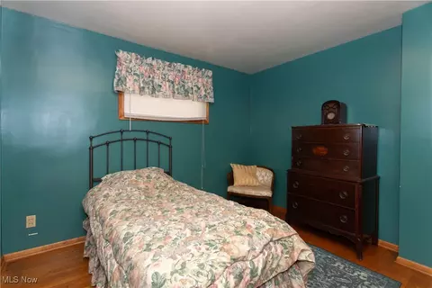 Bedroom - 6989 Rolling Ridge Rd NE, Canton, OH 44721 photo 2 of 6