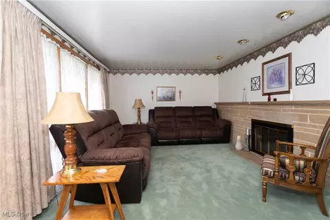Living - 6989 Rolling Ridge Rd NE, Canton, OH 44721 photo 3 of 3