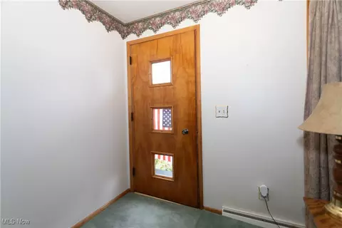 Entry Way - 6989 Rolling Ridge Rd NE, Canton, OH 44721 photo 1 of 2