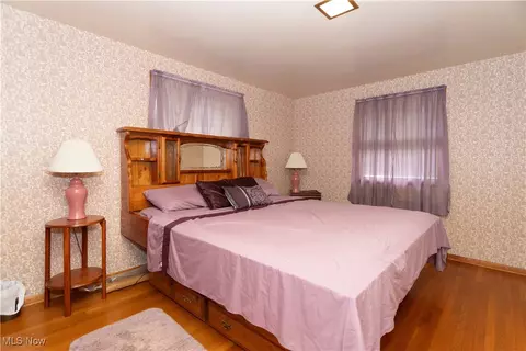 Bedroom - 6989 Rolling Ridge Rd NE, Canton, OH 44721 photo 4 of 6