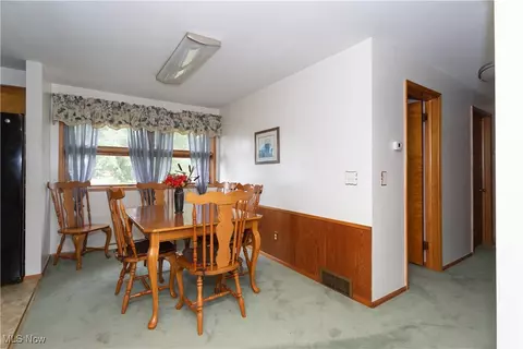 Dining - 6989 Rolling Ridge Rd NE, Canton, OH 44721 photo 2 of 3