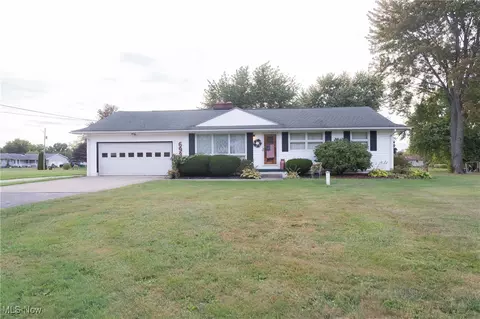 6989 Rolling Ridge Rd NE, Canton, OH 44721