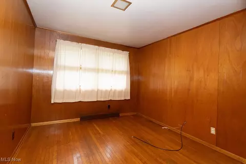 Bedroom - 6989 Rolling Ridge Rd NE, Canton, OH 44721 photo 5 of 6