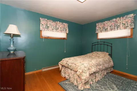 Bedroom - 6989 Rolling Ridge Rd NE, Canton, OH 44721 photo 1 of 6